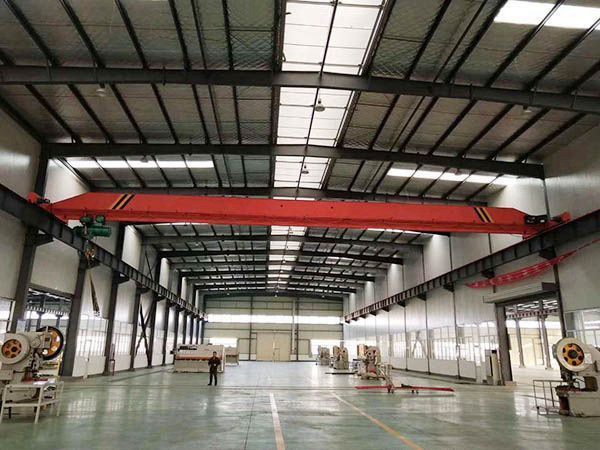 浙江麗水單梁行吊廠家安裝4臺(tái)2噸航車起重機(jī)